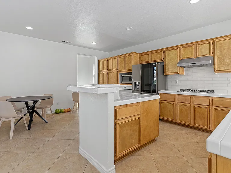 13569 Kiwi Ave — Photo 8