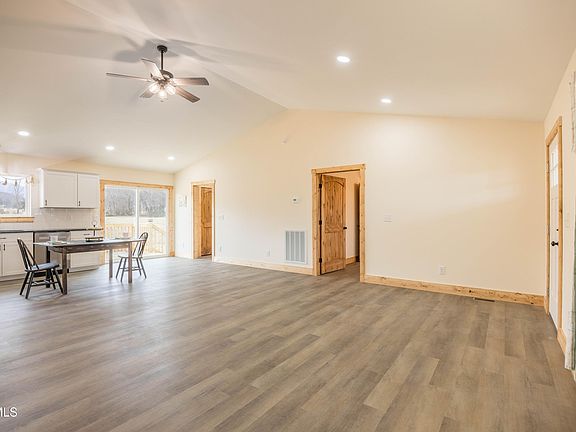 4th image of 4695 Cedar Creek Rd