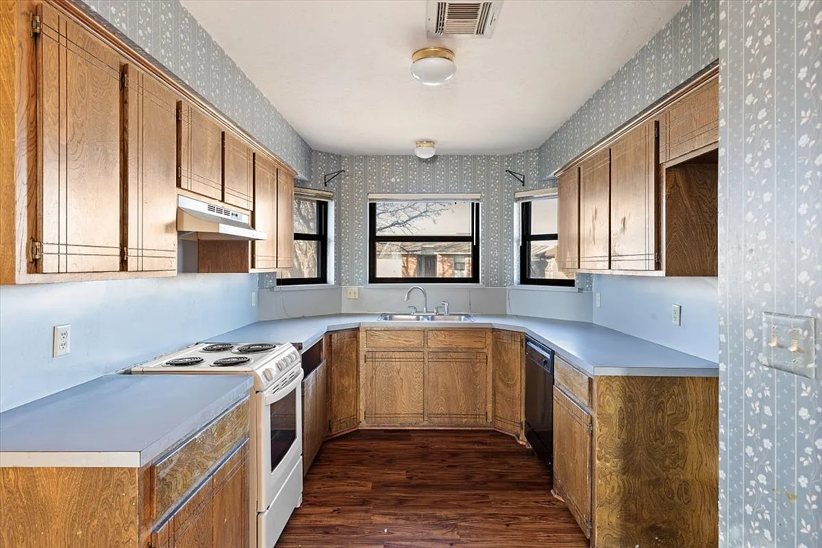 3916 Southwest Mesquite Drive - 1 — Photo 3