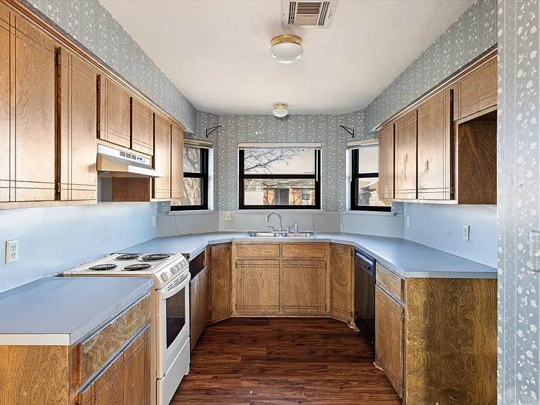 3916 SW Mesquite Dr — Photo 2