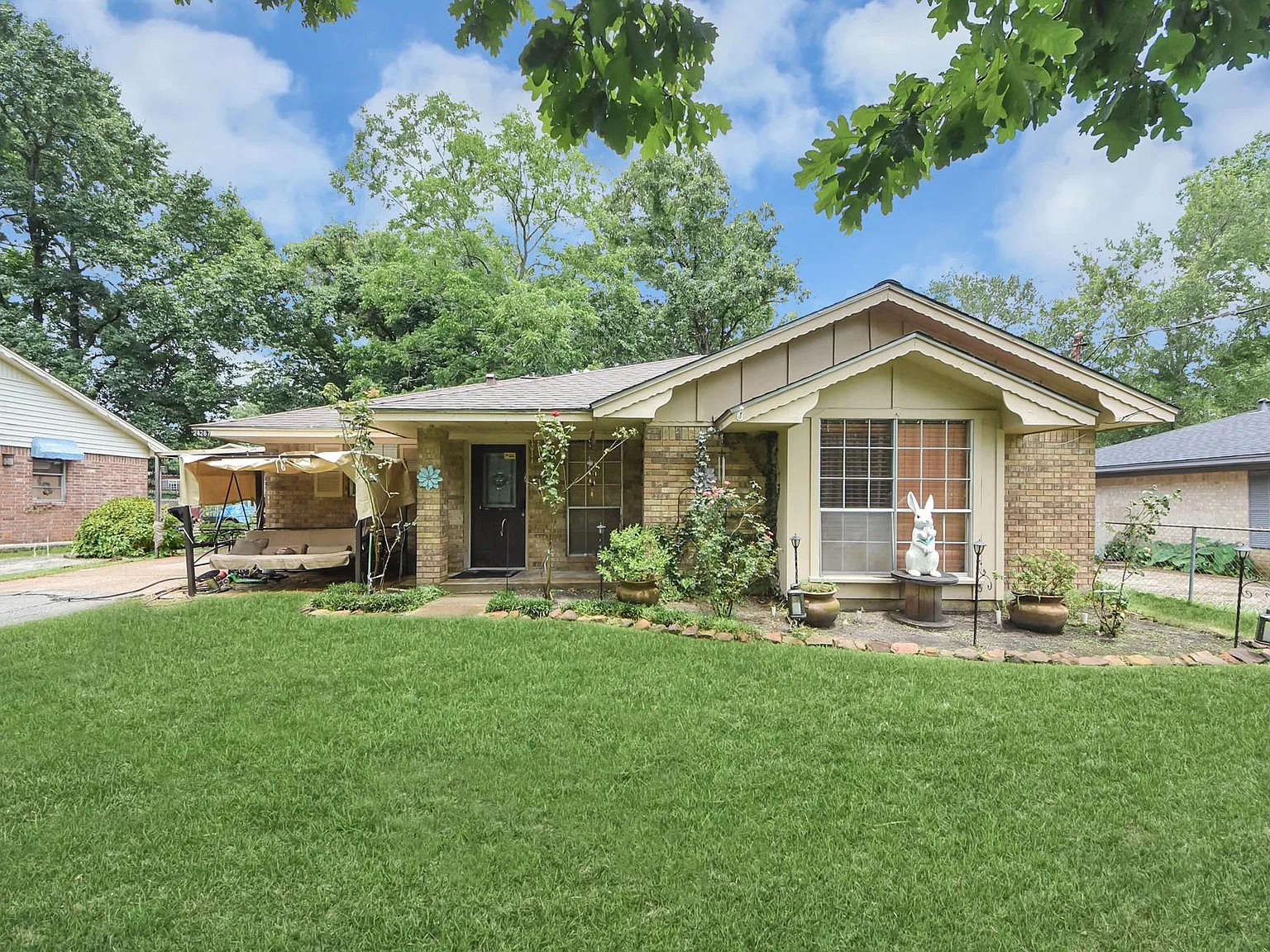 3 bed, 2.0 bath, 1752 sqft, $1,950 — Photo 3