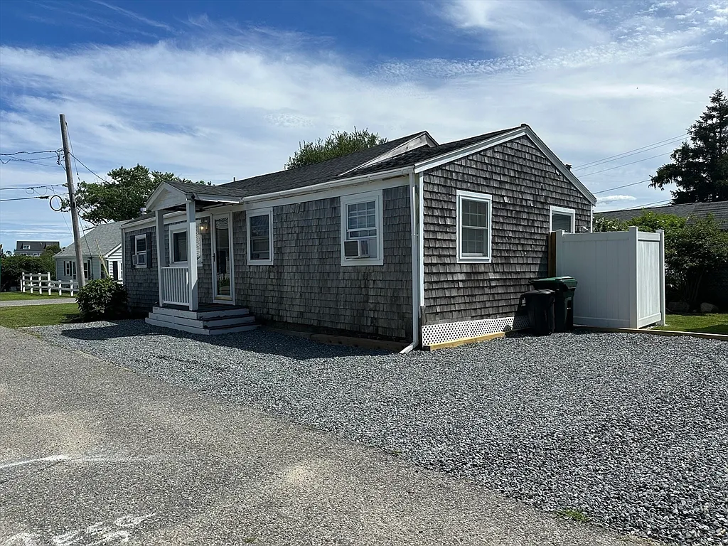 2 bed, 1.0 bath, 840 sqft, $2,500 — Photo 2
