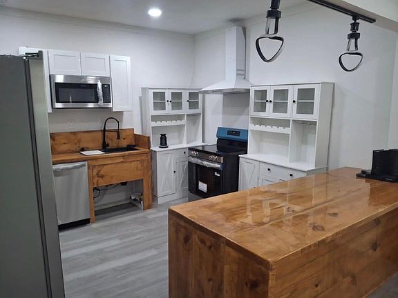 4th image of 1009 Thomas Blvd