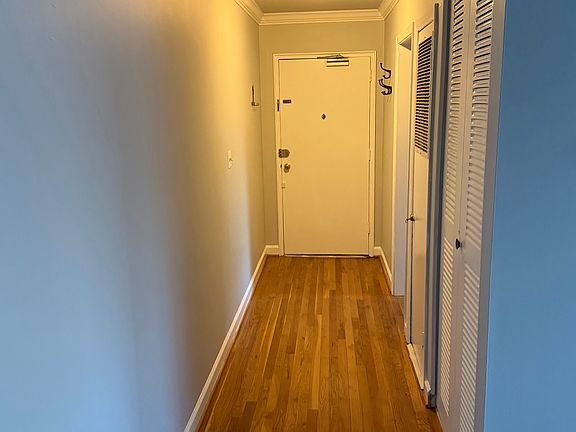3rd image of 10513 Montrose Ave APT 301