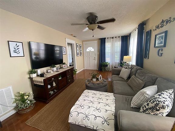 3rd image of 2711 W FIG STREET