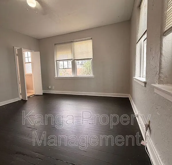 523 24th St #12 — Photo 3