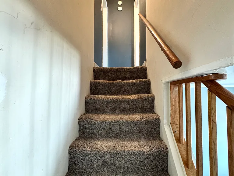 1016 Hill St — Photo 9