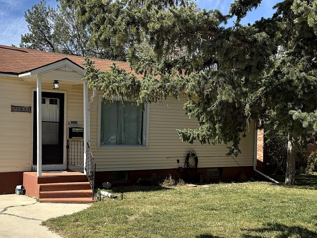 3-4 BD 2 Bath Single-Family Home — Photo 2