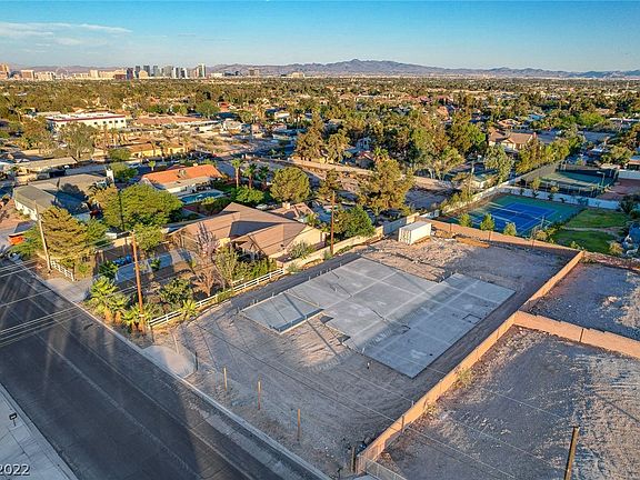 3rd image of 7065 Eldora Ave
