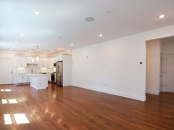 2nd image of 76 Flint St #1