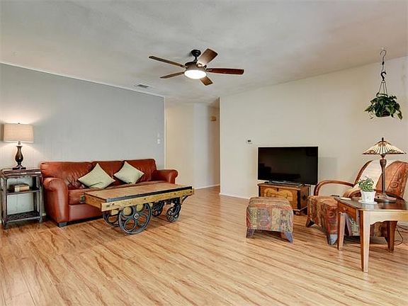5th image of 2203 Falcon Hill Dr