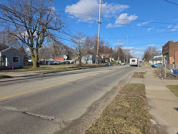 5th image of 1014 Lake Lansing Rd