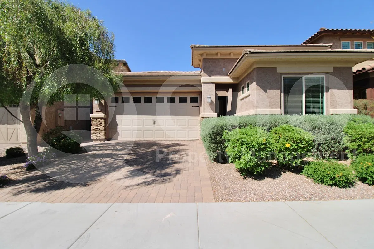 3 bed, 2.0 bath, 1981 sqft, $3,000 — Photo 1