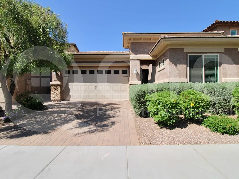 4618 E Walter Way