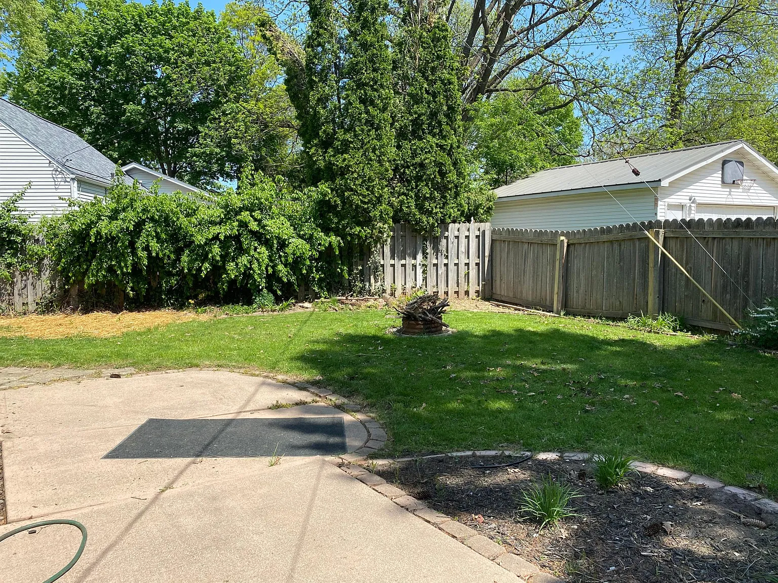 3 bed, 1.5 bath, 1548 sqft, $2,100 — Photo 3