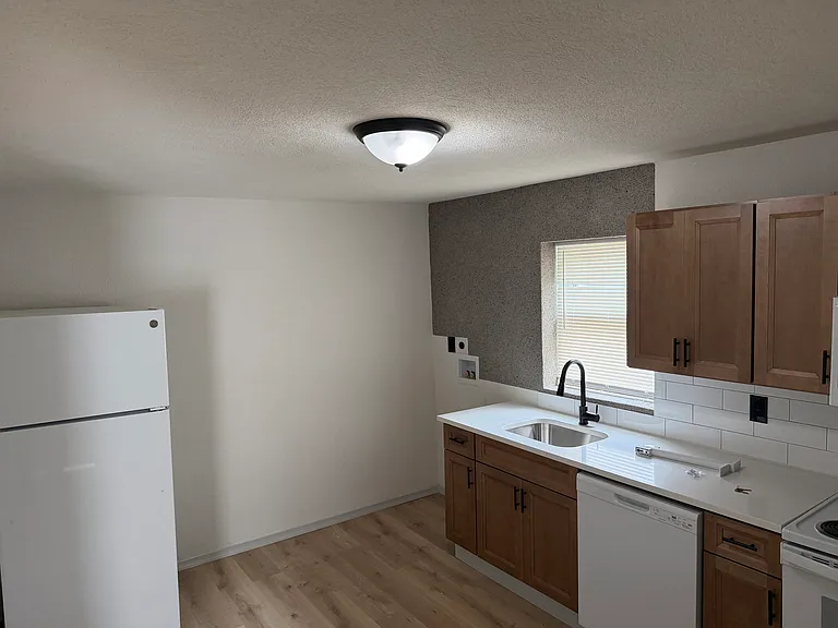 12 Mohawk St #4 — Photo 2