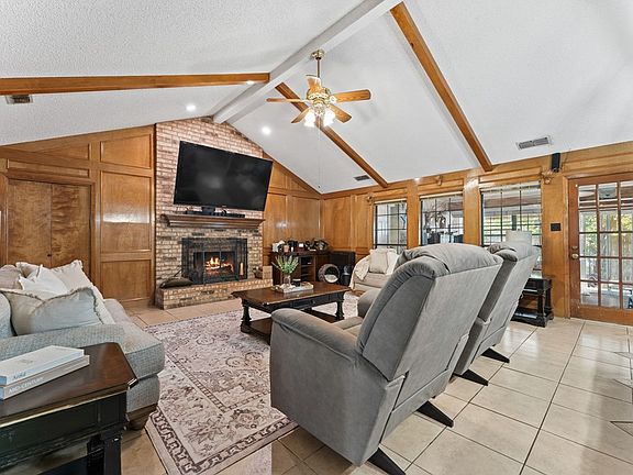 5th image of 20 Dartmouth Cir