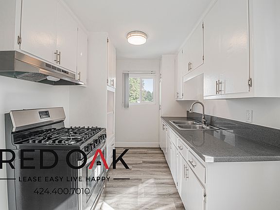 3rd image of 14039 Archwood St APT 10