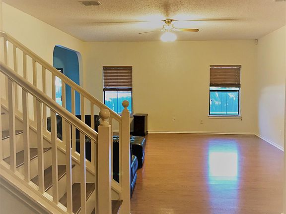 3rd image of 207 Menlo Park Dr