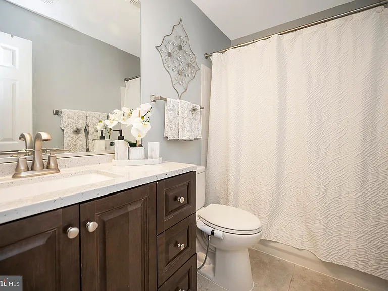 16005 Kings Mountain Rd — Photo 20