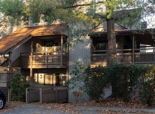 558 Meredith Ln, Cuyahoga Falls, OH 44223