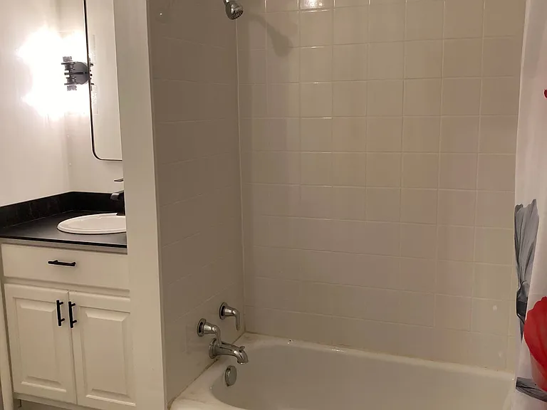 2802 Saint Paul St #1R — Photo 3