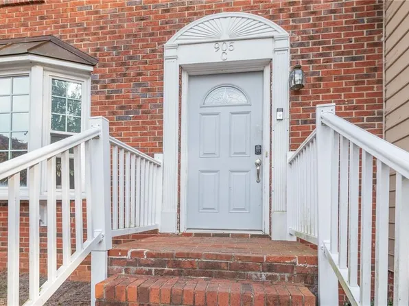 905 Park Place Dr, Kernersville, NC 27284