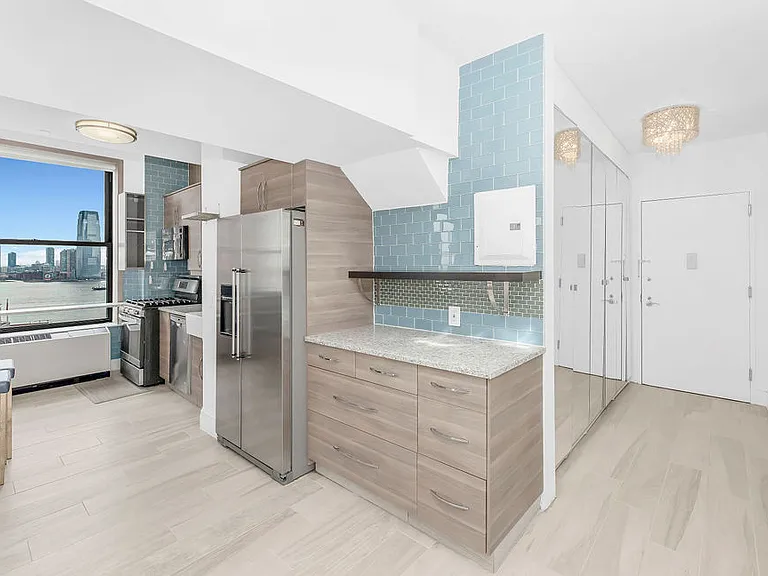 20 West St #18B — Photo 5