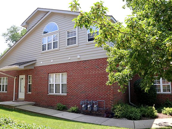 2nd image of 141 Willow Creek Ln