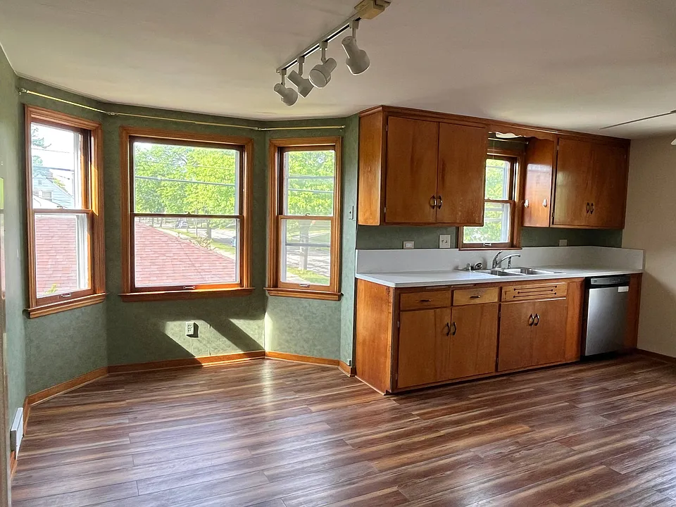Kitchen Dining Area