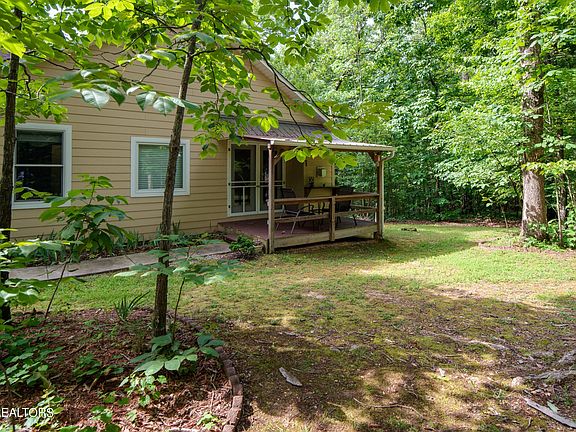 5th image of 272 Woodhaven Dr