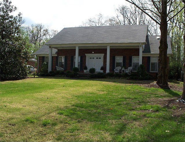 1st image of 1204 Dogwood Dr