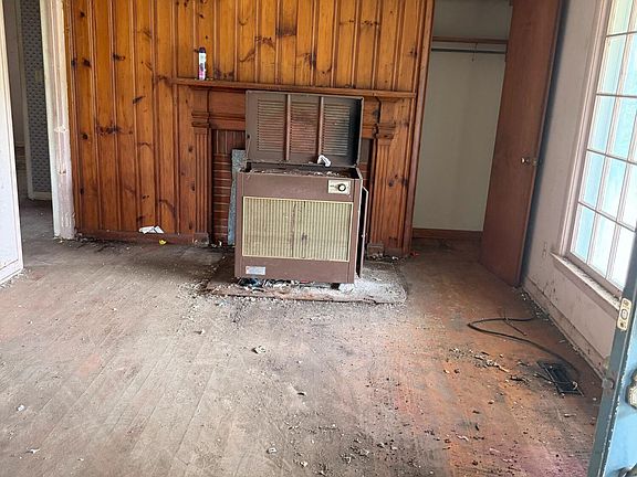 4th image of 4477 Enka Hwy