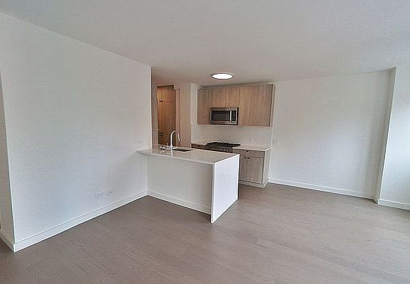 3rd image of 220 E 72nd St APT 9F