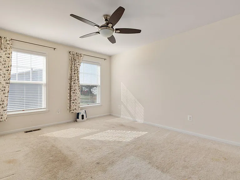 42304 Lancaster Woods Sq — Photo 23