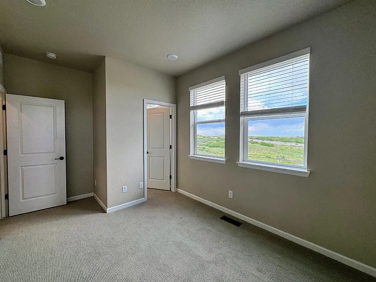 7022 Doncaster Ct — Photo 23