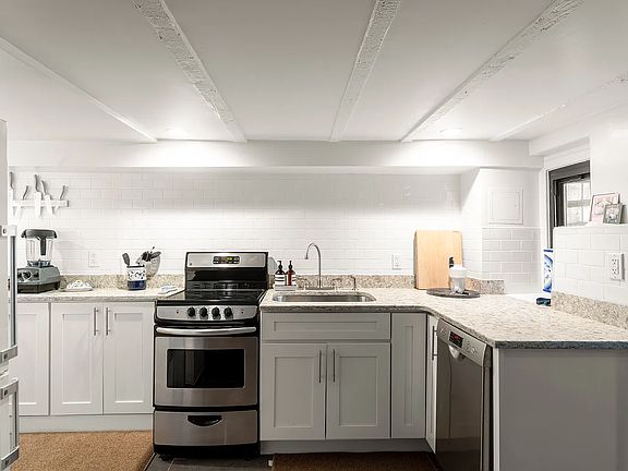 5th image of 14 Minetta St #1