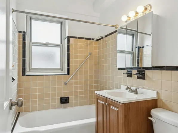 500 Grand Street C12A image 8 of 9
