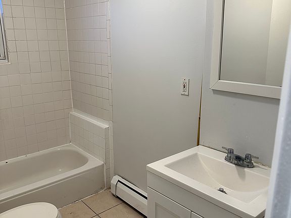 4th image of 216 Wallace St Floor 1