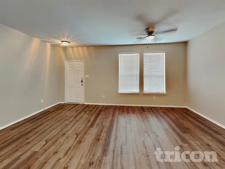 103 Hollow Tree Dr — Photo 3