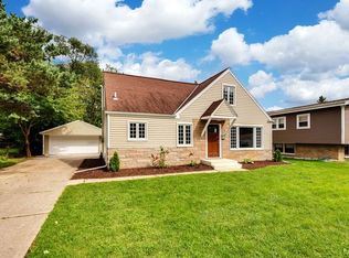 2873 Eisenhower Dr, Des Plaines, IL 60018