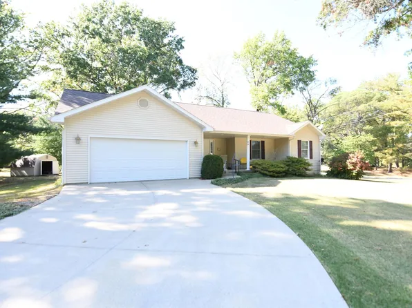 515 Lakeside Dr, Taylorville, IL 62568