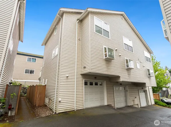 14352 Stone Avenue N, Seattle, WA 98133