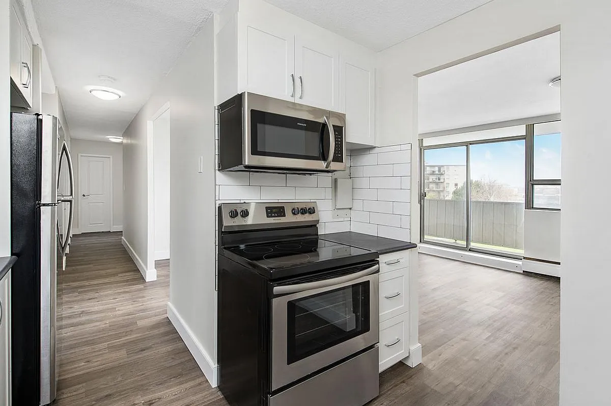 111 Notch Hill Road — Photo 1