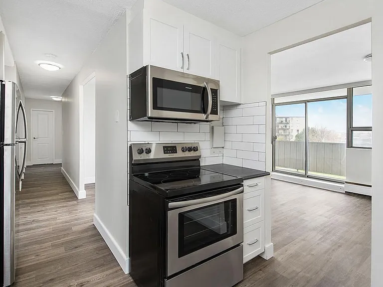 111 Notch Hill Rd — Photo 1
