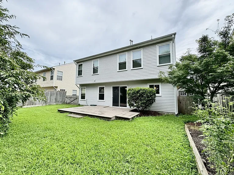 1733 Bernstein Dr — Photo 18
