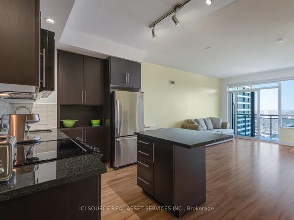 28 Linden St #2303, Toronto, ON M4Y 0A4