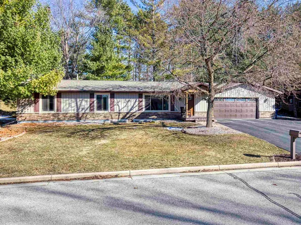 320 N Cherry St, Hortonville, WI 54944