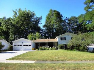 92 Chapel Hill Dr, Rochester, NY 14617