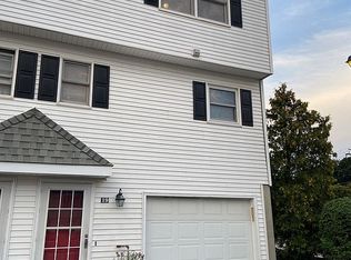 19 Commodore Cmns, Derby, CT 06418